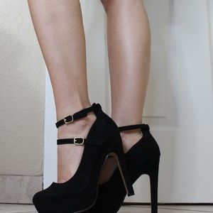 NY and Co & Eva Mendez Black Platform Heels Size 7